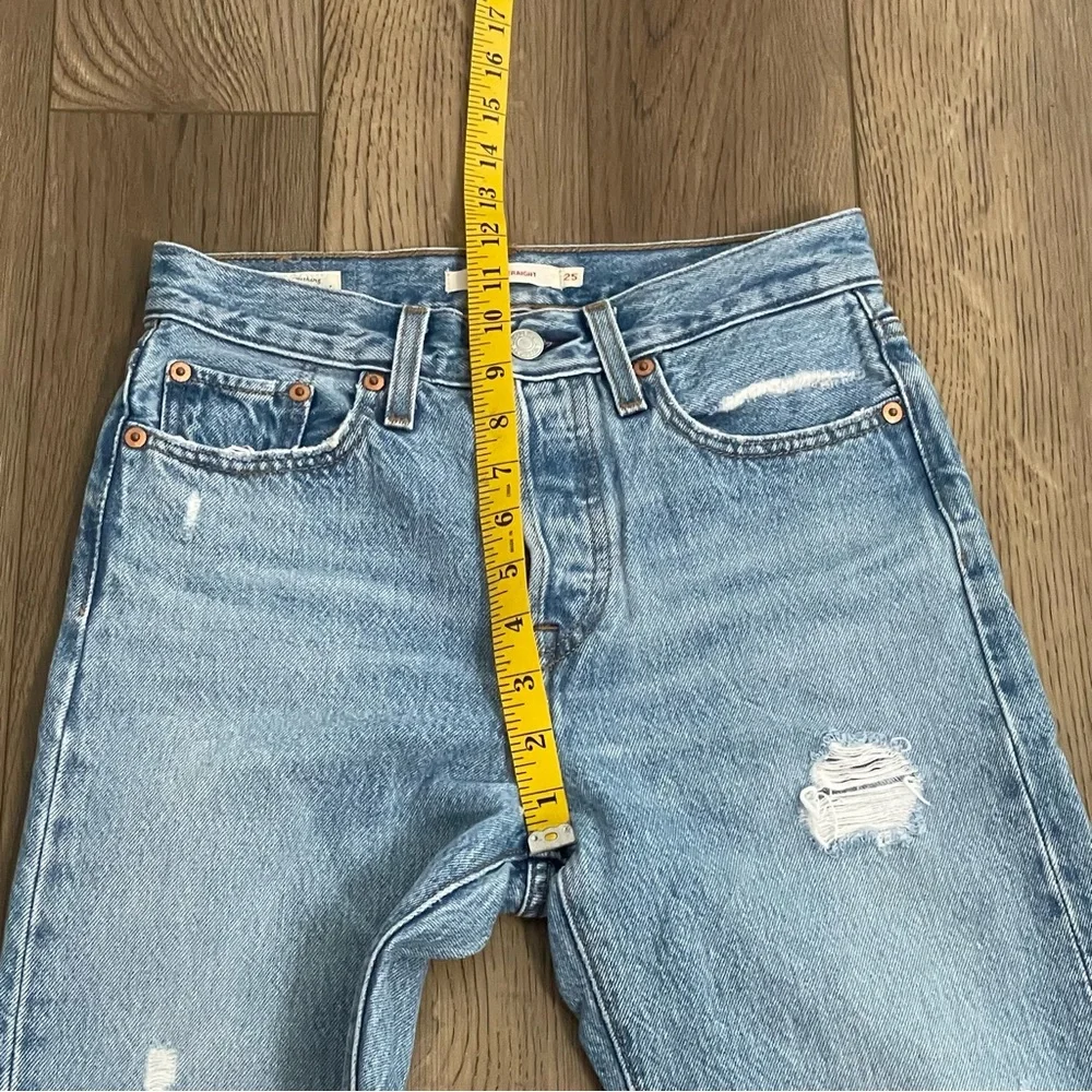 Levis Premium Wedgie Straight Button Fly Denim Light wash Blue Jeans Women’s 25‎